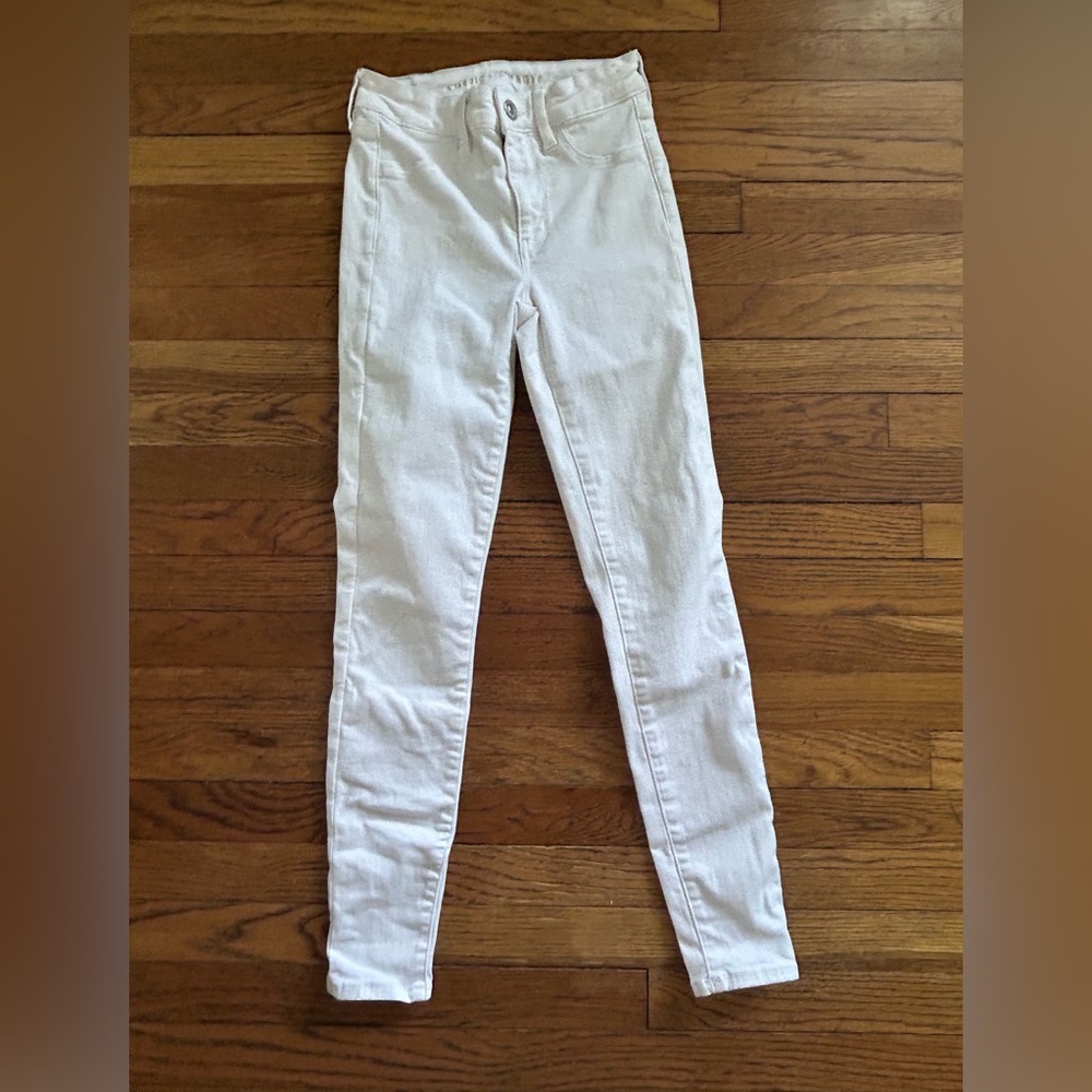 American Eagle big girl white jeans. Great condition!